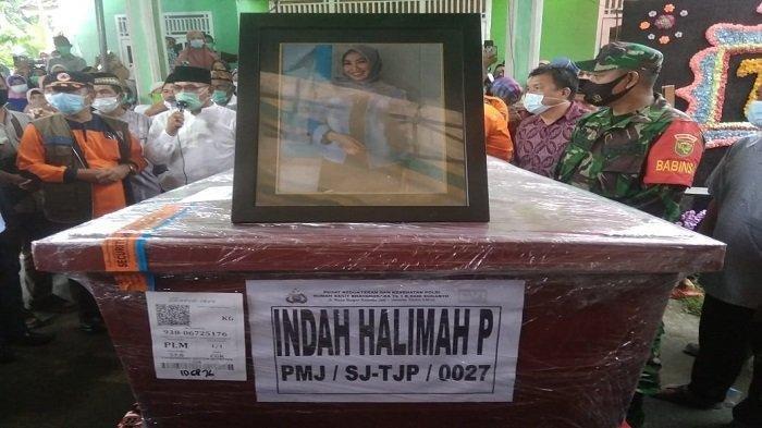 Jenazah Indah Halimah Putri Dimakamkan di Kampungnya, Sang Suami Akan Diterbangkan ke Pangkalpinang