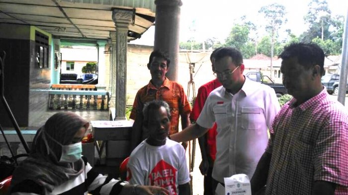 Irwansyah Kunjungi Pengobatan Gratis Rudi Center di Bakam