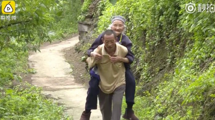 Viral, Menantu Idaman, Pria Ini Rawat Mertuanya Selama 40 Tahun