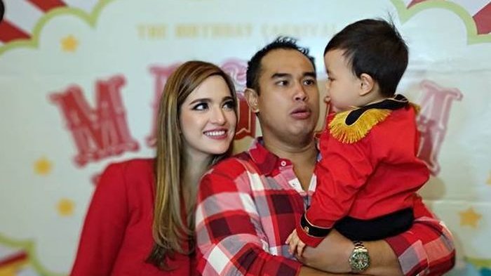 Alhamdulillah Ada Rezeki, Nia Ramadhani Bagi-bagi Handphone di Pesta Ulang Tahun Anak Bungsunya