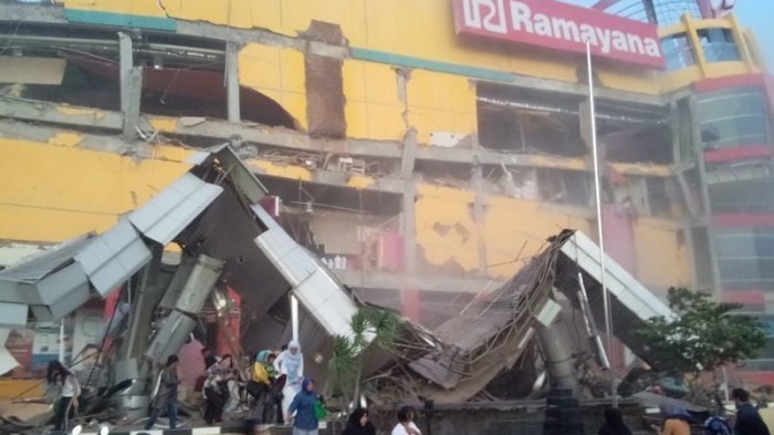 Gempa Donggala, Warga Merekam dengan Tangan Berdarah, Rumah Ambruk, Aspal Terbelah