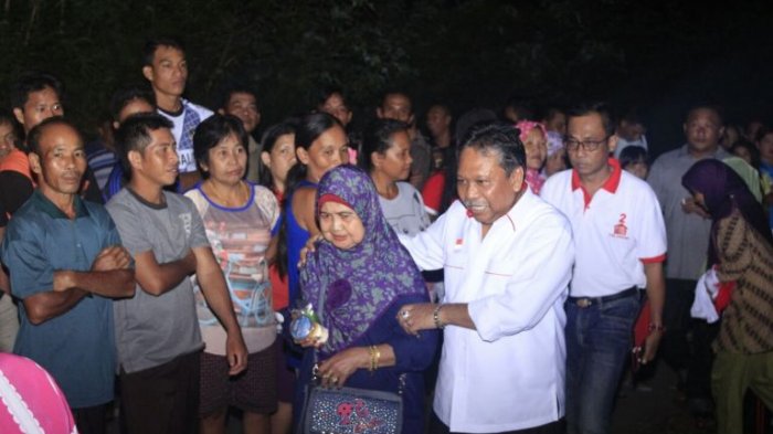 Nek Robinah Selalu Dampingi Anaknya Kampanye