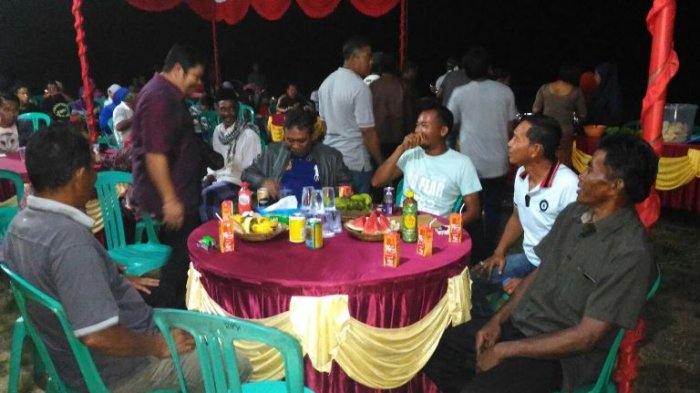 Ulang Tahun Rustam Dirayakan Warga Toboali Sembari Menunggu Pergantian Tahun - rustam-ulang-tahun_20161231_204413.jpg