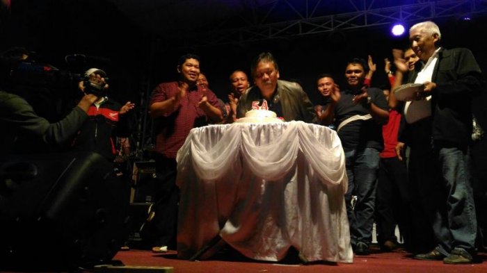 Ulang Tahun Rustam Dirayakan Warga Toboali Sembari Menunggu Pergantian Tahun - rustam-ultah_20161231_212917.jpg