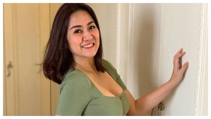 Ungahan Ernie Tante Pemersatu Bangsa, Buat Netizen Ngak Kuat Panas Dingin : Hadap Kiri atau Kanan