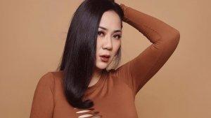 20220314-pose-terbaru-tante-ernie.jpg