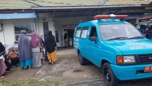 20230117-Tenaga-Medis-bawa-masuk-kedua-jenazah-korban-Lakalantas-ke-mobil-mobil-jenazah.jpg