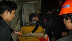 20240620-Anggota-Batalyon-B-Pelopor-SatuanBrimobPolda-Kepulauan-Babel-mengecek-mortir1.jpg
