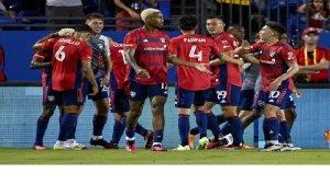 202407013_Para-pemain-Dallas-berselebrasi-usai-mencetak-gol.jpg