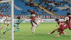 20241104_Pemain-PSM-Makassar-saat-mencetak-gol-ke-gawang-Madura-United.jpg