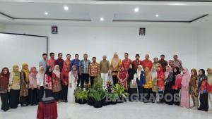 bangka/202501001-FOTO-BERSAMA-Kepala-Dinas-Kesehatan-Pengendalian-Penduduk-dan-Keluarga.jpg