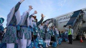 20250110-jemaah-haji-indonesia-saat-hendak-berangkat-ke-mekah.jpg
