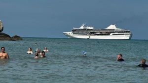20250403-NIKMATI-PARAI-BEACH-Turis-dari-berbagai-negara-menikmati-keindahan.jpg