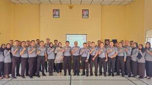 20250610-PISAH-SAMBUT-Kalapas-Kelas-IIA-Pangkalpinang-bersama-pegawai-melakukan-foto-bersama.jpg