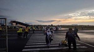 20250620-JAMAAH-HAJI-TIBA-Rombongan-jemaah-haji-kloter-7.jpg