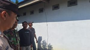 20250801-RUSAK-AKIBAT-BLASTING-Beberapa-warga-Desa-Air-Mesu-Timur.jpg