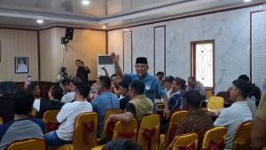 20250804-MASYARAKAT-AUDENSI-Masyarakat-melakukan-audiensi-ke-DPRD-Provinsi-Bangka-Belitung.jpg