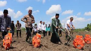 2025080506-TANAM-JAGUNG-Jajaran-Polres-Bangka-Barat-bersama-Forkopimda.jpg