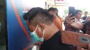 20250819-TERSANGKA-PENIKAMAN-MENANGIS.jpg
