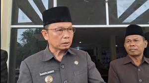 20250915-Bupati-Bangka-Tengah-Algafry-Rahman-saat-memberikan.jpg