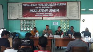bangka/20250920-PEMAHAMAN-HUKUM-Personel-Polsek-Tempilang-memberikan-1.jpg