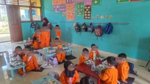 20250923-MBG-Para-peserta-didik-TK-Pertiwi-Pangkalpinang-saat.jpg
