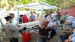 bangka/20250928-IKUTI-PRAKTIK-Peserta-pelatihan-hidroponik-di-Kelurahan-Taman-Bunga.jpg