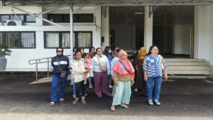 20251002-ISTRI-DAN-KELUARGA-Rombongan-para-istri-dan-keluarga-para-tersangka.jpg