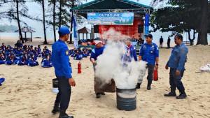 bangka/20251003-SIMULASI-KEBAKARAN-Damkar-Bangka-saat-memberikan-edukasi.jpg