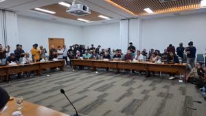20251006-Audiensi-masa-demonstrasi-di-ruangan-Kantor-PT-TimahSenin-6102025.jpg