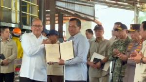 20251006-PENYERAHAN-BRN-CEO-Danantara-Rosan-Roeslani-kiri-secara-simbolis.jpg