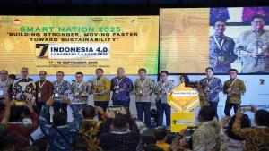 20251006-Penghargaan-dari-Kementrian-Perindustrian-yang-diterima-TELKOMSEL.jpg
