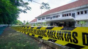 20251008-GARIS-POLISI-Kondisi-kantor-PT-TIMAH-Tbk-di-Pangkalpinang.jpg