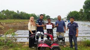 20251009-PT-Timah-Tbk-menyerahkan-bantuan-bibit.jpg