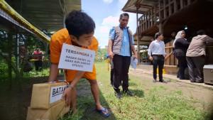 20251009-REKONSTRUKSI-Kedua-tersangka-Martin-dan-Hasan6.jpg20251009-REKONSTRUKSI-Kedua-tersangka-Martin-dan-Hasan2.jpg20251009-REKONSTRUKSI-Kedua-tersangka-Martin-dan-Hasan1.jpg20251009-REKONSTRUKSI-Kedua-tersangka-Martin-dan-Hasan3.jpg20251009-REKONSTRUKSI-Kedua-tersangka-Martin-dan-Hasan7.jpg20251009-REKONSTRUKSI-Kedua-tersangka-Martin-dan-Hasan-saat-melakukan-rekonstruksi-di-TKP.jpg