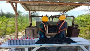 20251011-Hasil-Produksi-Biochar-dan-Asap-Cair.jpg