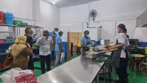 bangka/20251013-CEK-DAPUR-Pengecekan-dapur-SPPG-Padang-Mulia-yang-dilakukan-oleh.jpg