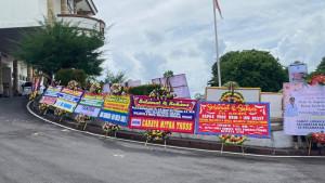 20251015-Karangan-bunga-ucapan-selamat.jpg