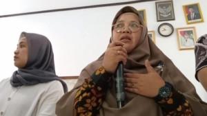 20251020-Dini-Fitria-Kepala-Sekolah-SMA-Negeri-1-Cimarga-dapat-umrah-gratis.jpg