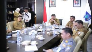 20251020-RAPAT-INFLASI-Gubernur-Babel-Hidayat-Arsani-saat-mengikuti-Rapat-1.jpg