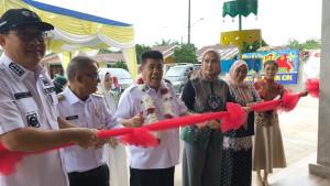 20251022-POTONG-PITA-Gubernur-Bangka-Belitung-Hidayat-Arsani-Bupati-Belitung-Djoni.jpg