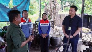 20251024-TINJAU-UMKM-Tim-Pertamina-saat-meninjau-aktivitas-Usaha-Mikro.jpg
