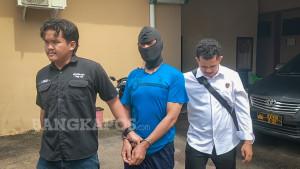 20251027-Fr-49-saat-digiring-aparat-kepolisian.jpg
