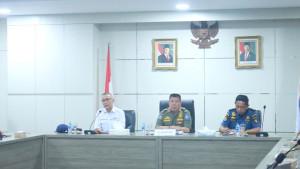 20251110-Gubernur-Babel-Hidayat-Arsani-saat-memimpin-FGD.jpg