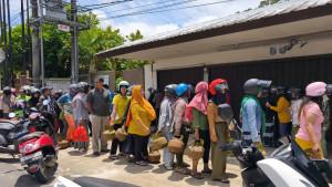 Antrian-beli-gas-3-kg-di-Tanjungpandan.jpg