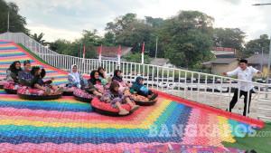 Bupati-Bangka-Selatan-ajak-anak-bermain.jpg