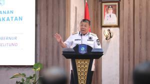 Gubernur-Babel-Hidayat-Arsani-baju-putih.jpg