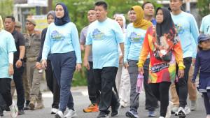 Hidayat-Arsani-jalan-sehat-Hari-Listrik.jpg