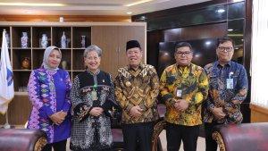 Hidayat-Arsani-sambut-kedatangan-Ketua-Pengadilan-Tinggi-Babel-Artha-Theresia-Silalahi.jpg