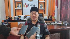 Ketua-Bawaslu-Provinsi-Bangka-Belitung-EM-Osykar-neee.jpg